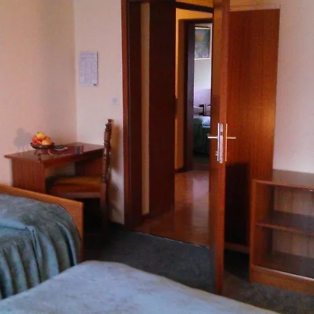 Hiša za goste Guest Sinjor 3*