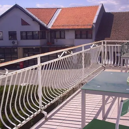 Hiša za goste Guest Sinjor 3*